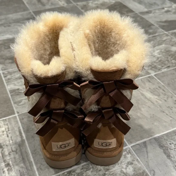 UGG Bailey Bow II Boots Size 7 Brown Chestnut Sheepskin - Picture 3 of 14